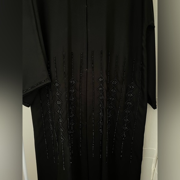 Khaleeji Black abaya with bead work - Picture 2 of 5
